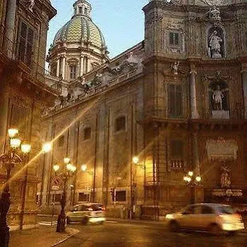 Teatro Alojamento de Acomodação e Pequeno-almoço Palermo